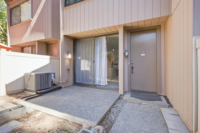 Foto del edificio - 536 Woodside Oaks
