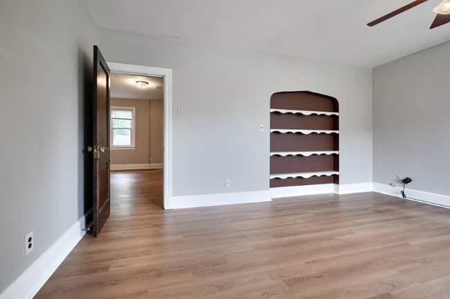 Foto del edificio - 1031 Elm Ridge Ave