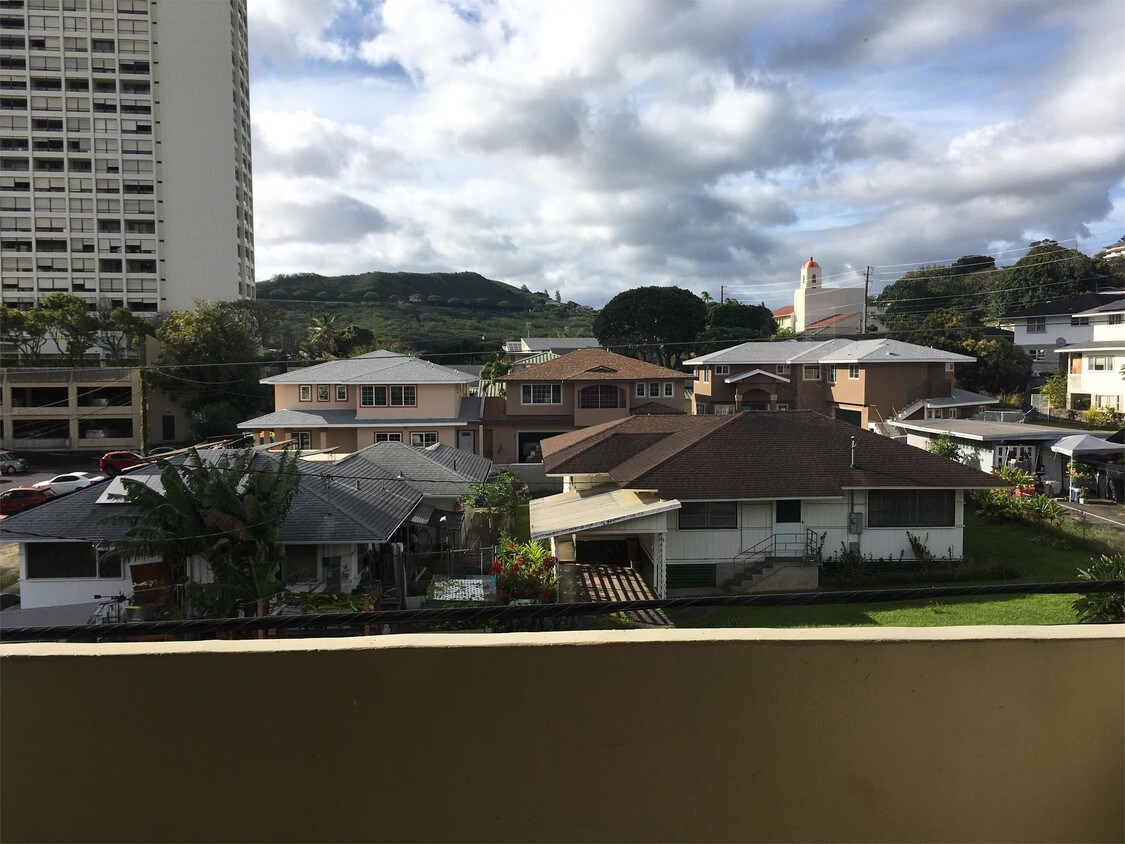 1303 Dominis St Unit 16 & Pkg 3, Honolulu, HI 96822 Apartment for