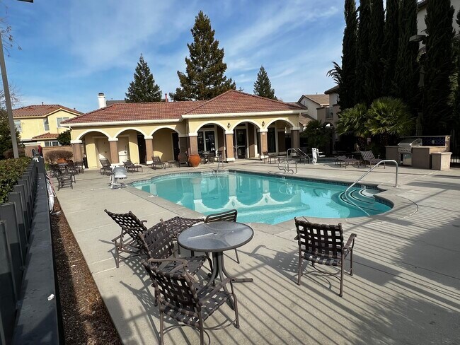 Building Photo - 50 Regency Park Cir