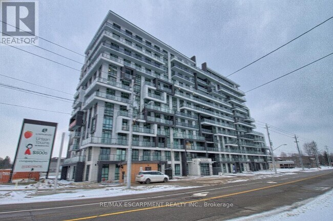 Building Photo - 461 Green Rd