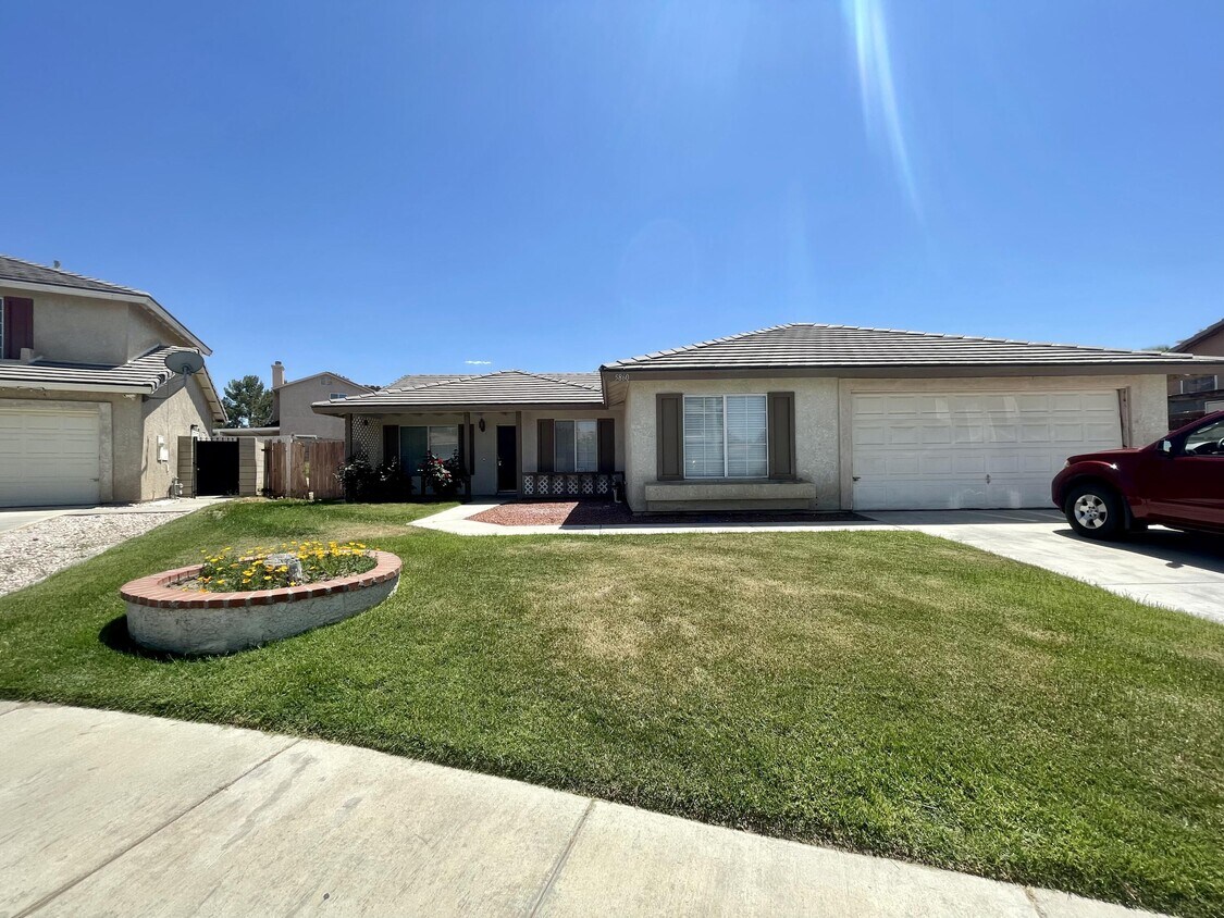 5860 Barcelona Dr Palmdale, CA 93552 Alquileres en Palmdale, CA