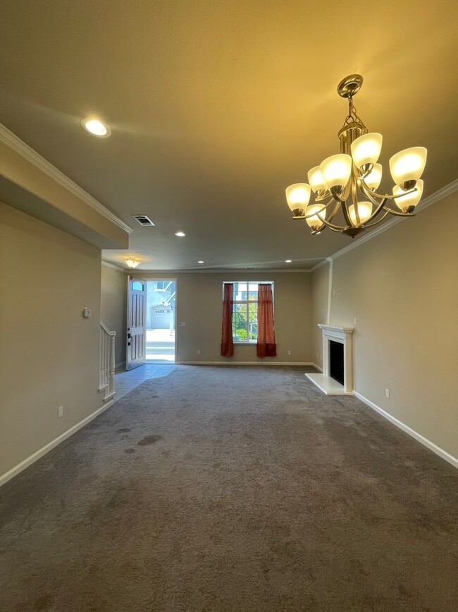 Foto del edificio - Four Bedroom, Two and a Half Bath Family Home