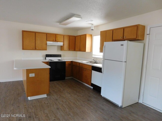 Building Photo - 4181 Academic Dr