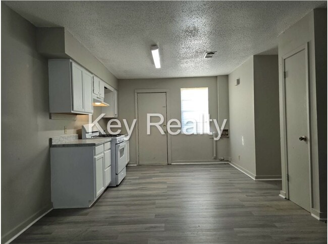 Building Photo - 413 - A Hickory - Wardville