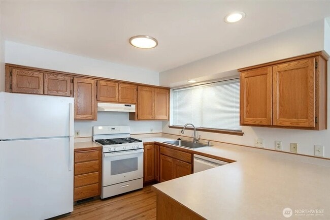 Building Photo - 9741 Woodlawn Ave N