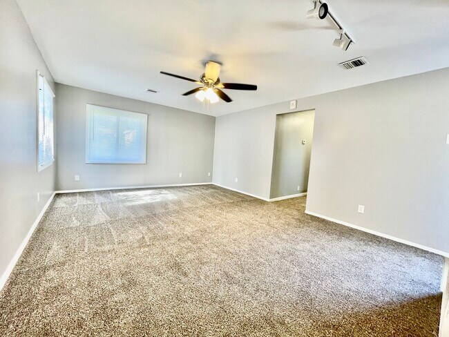 Building Photo - 417 White Ave