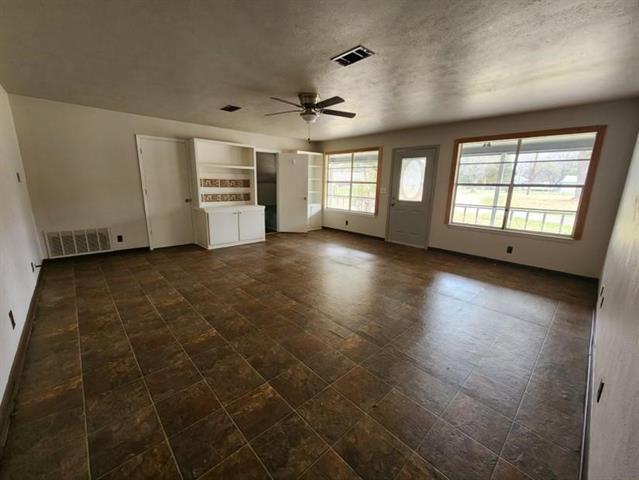Foto del edificio - 1506 Mitchell Dr