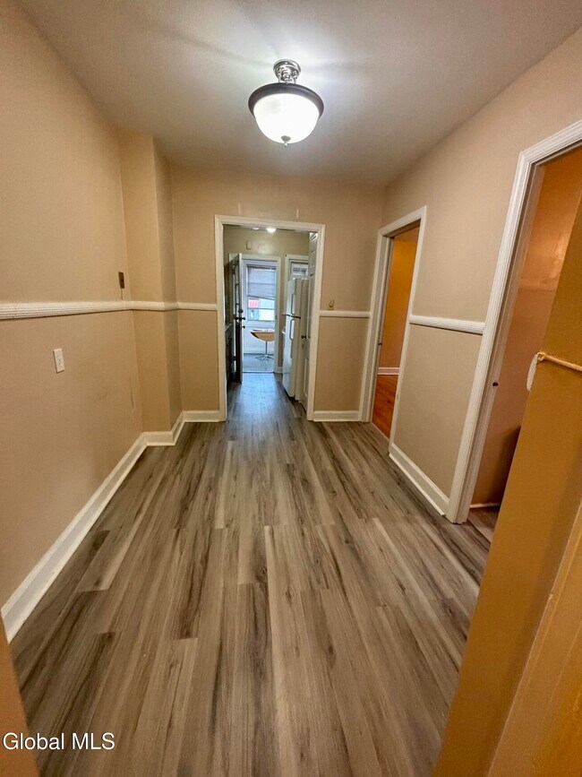 Foto del edificio - 2228 Crescent Rd