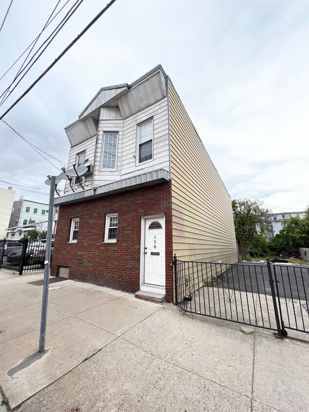 158 Linden Ave Unit 1, Jersey City, NJ 07305 Condo for Rent in Jersey