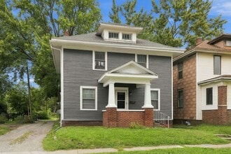 Building Photo - 928 W Dewald St