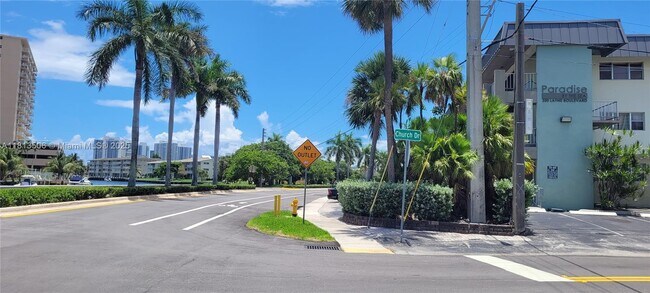 Foto del edificio - 270 Layne Blvd