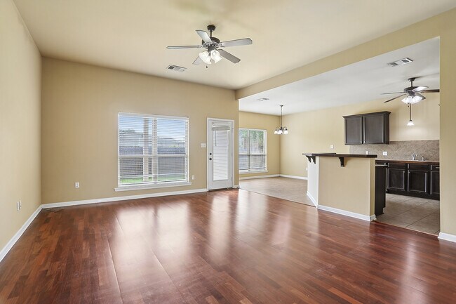 Foto del edificio - 17049 Jamestowne Dr