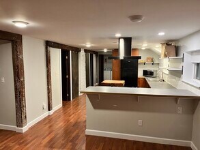 Building Photo - 903 23rd Ave S