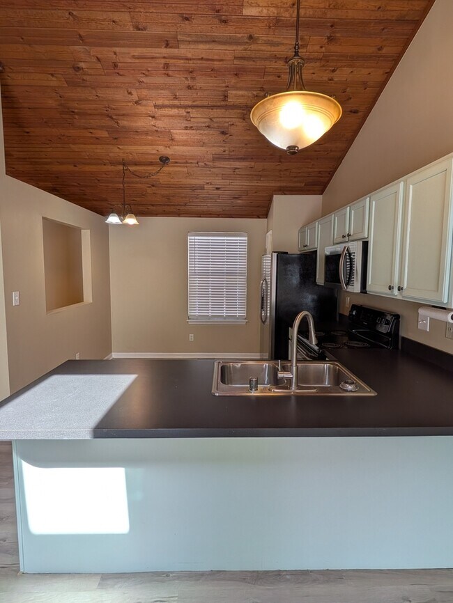 Foto del edificio - 2552 Knightsbridge Ln