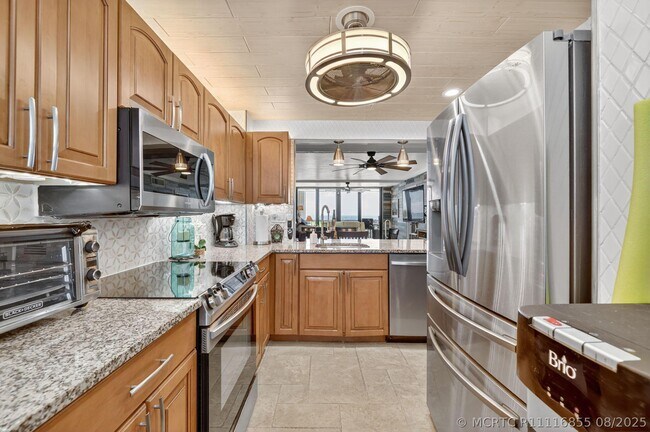 Building Photo - 10680 S Ocean Dr