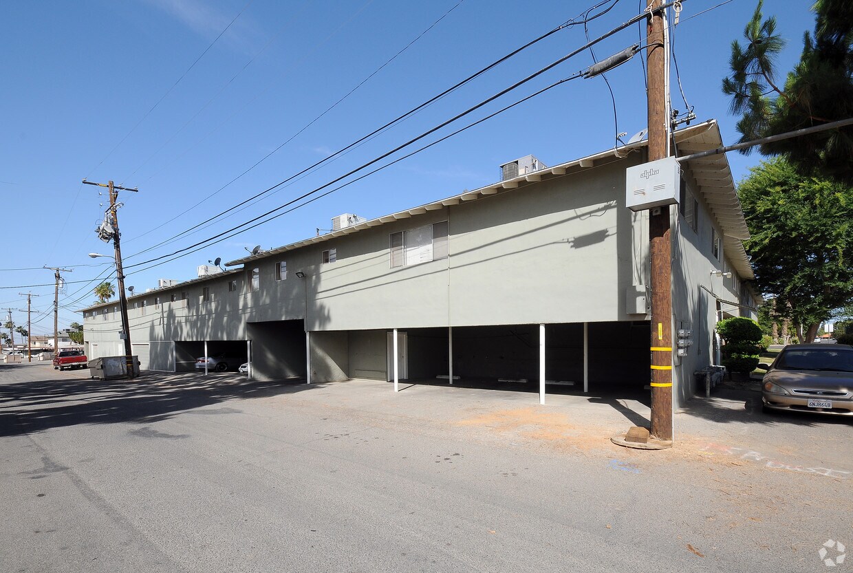 Foto del edificio - College Townhouse