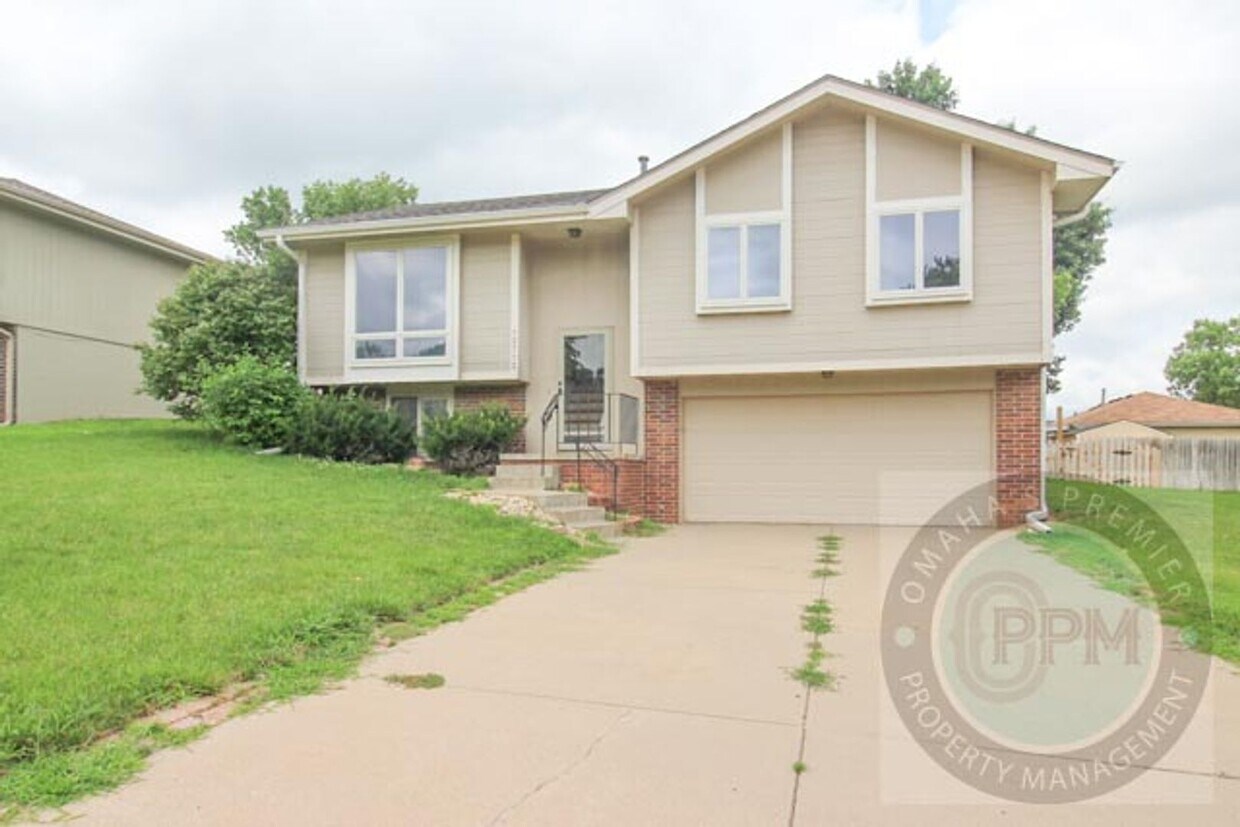 Primary Photo - Spacious 3 Bedroom / 3 Bathroom Home!
