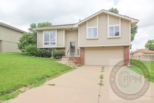 Spacious 3 Bedroom / 3 Bathroom Home! - Spacious 3 Bedroom / 3 Bathroom Home!