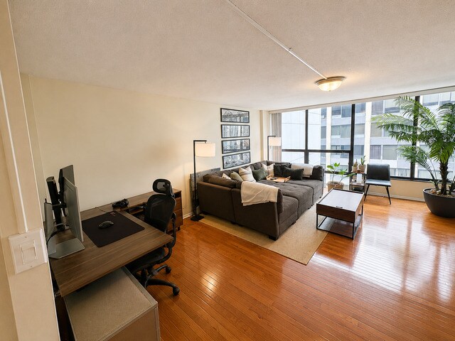Foto del edificio - 230 E Ontario St