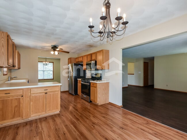 Building Photo - 10996 Meadowsweet Ln