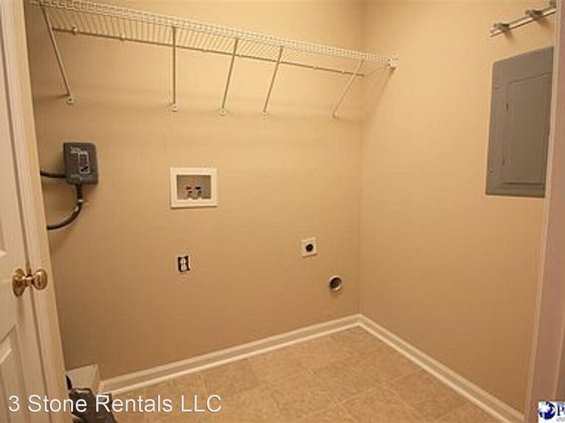 Building Photo - 531 3rd Loop Rd