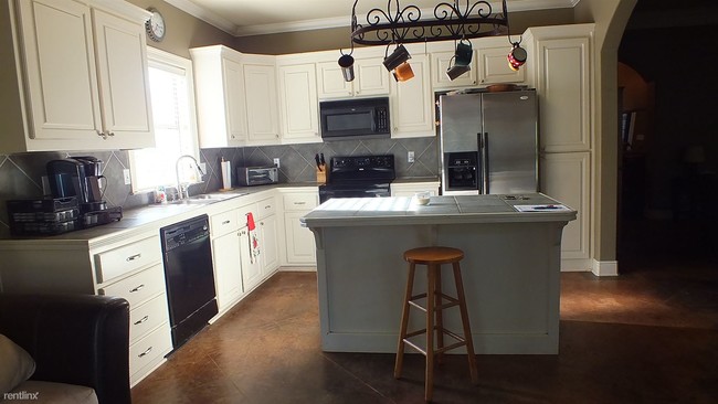 Building Photo - 15146 Villa Ct E