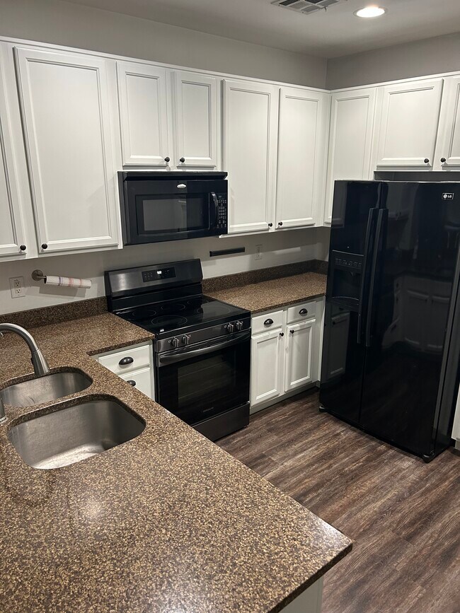 Foto del edificio - 3621 E Leslie Dr