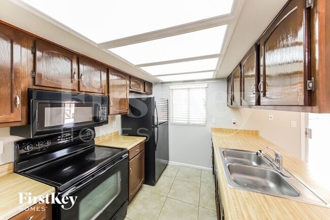 Foto del edificio - 2121 W Wickieup Ln