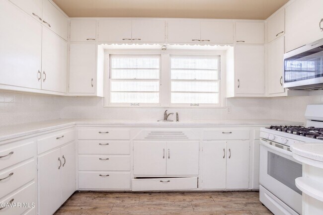 Foto del edificio - 44632 Fern Ave