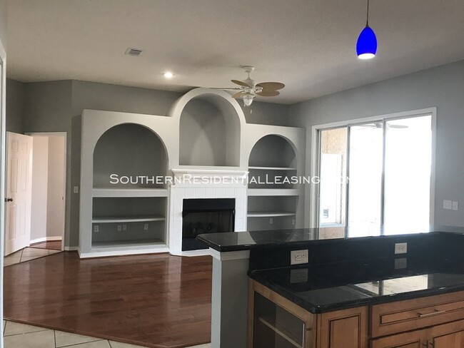 Building Photo - Waterfront Home On Innerarity Island!