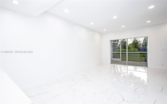 Foto del edificio - 16697 Hemingway Dr