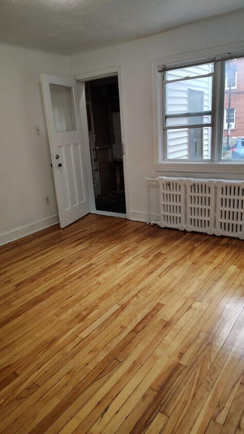 Primary Photo - 65 Sweetland Ave