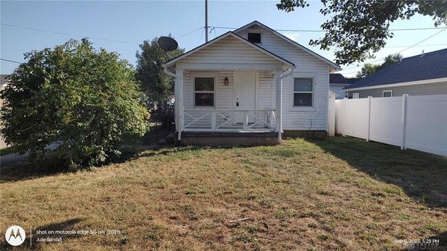 Building Photo - 2609 Lynhurst Ave