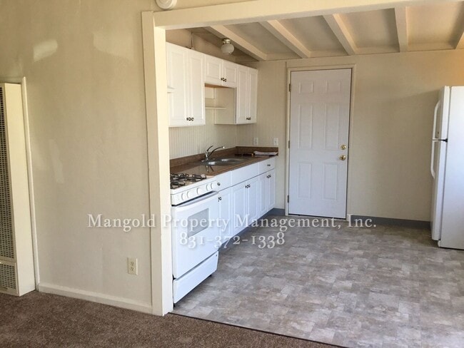 Building Photo - Two Bedroom One Bath House with Garage and Back Yard in Seaside