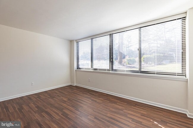 Building Photo - 600 Roosevelt Blvd