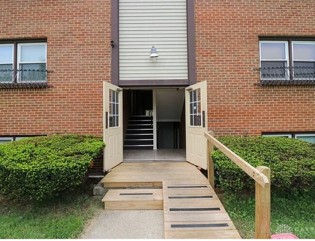Building Photo - 311 N College Ave