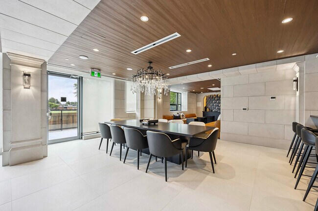 Building Photo - 2075 King Rd