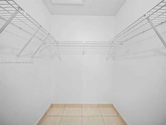 Foto del edificio - 4355 W 9th Ct