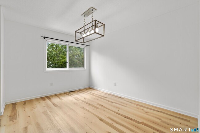 Foto del edificio - 27 Crows Nest Ln