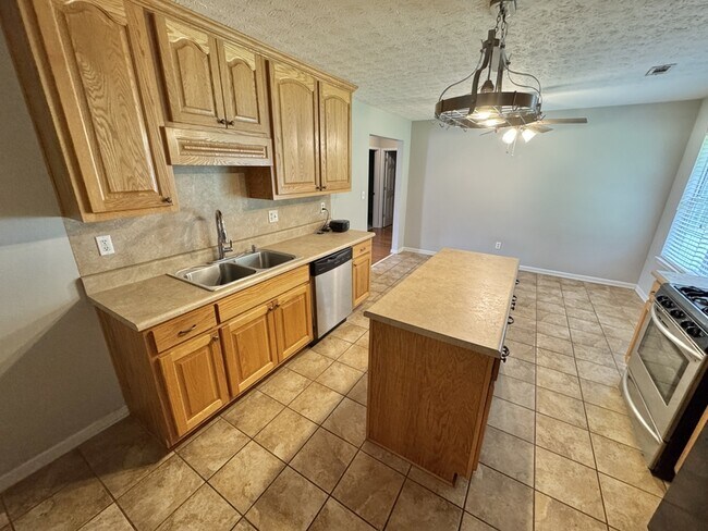 Foto del edificio - 2237 Ross Ln
