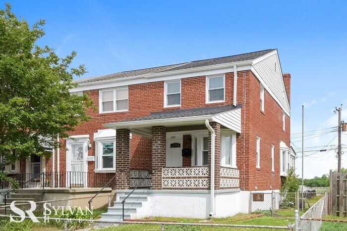 Primary Photo - Charming home ready for your personal touch!