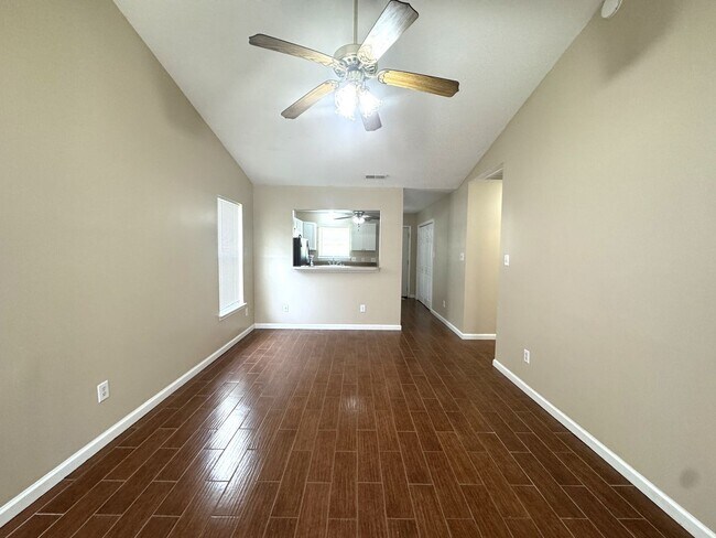 Foto del edificio - 2 BR/ 2 Bath End Unit! Minutes to Camp Lej...