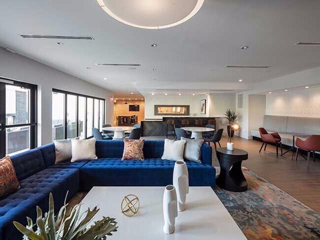 Building Photo - 8 Main St