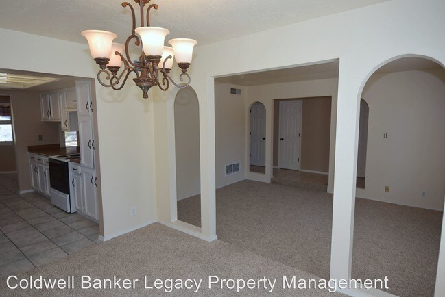 Building Photo - 8221 Portales St NE