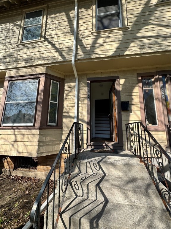 Primary Photo - 1048 Monroe Ave