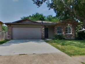 Building Photo - 20111 Bambiwoods Dr