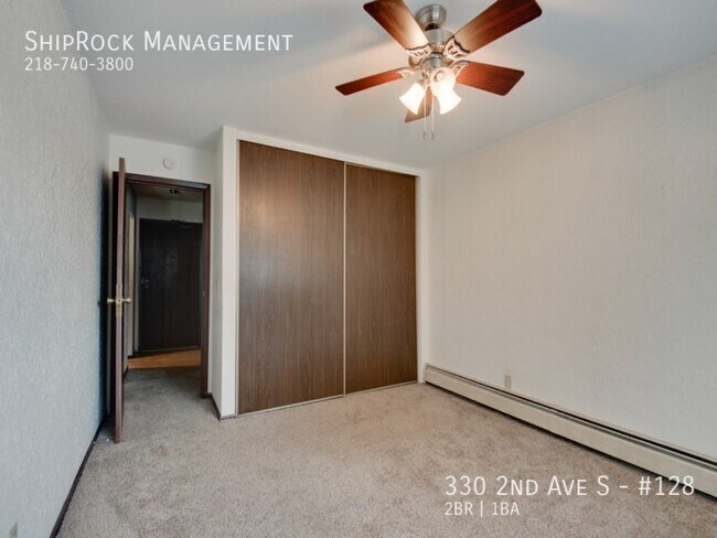 Foto del edificio - 330 2nd Ave S