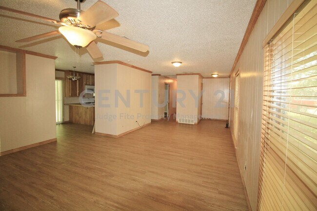 Building Photo - Lovely 3/2 with 2 Car Carport in Denton Fo...