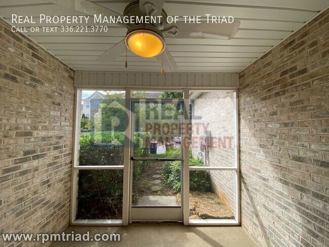 Foto del edificio - Beautiful 2br/2.5ba Townhome for rent in W...